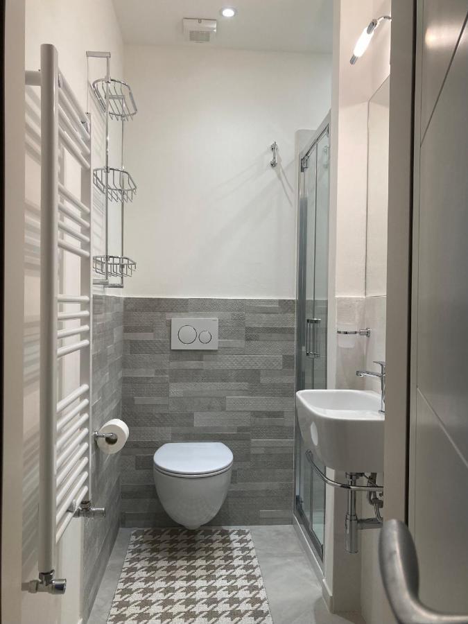 Siena Uptown - Sabrina'S Charming Apartment Екстериор снимка